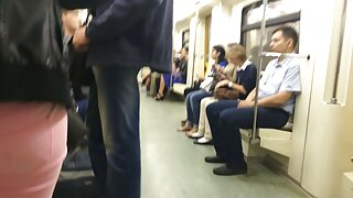 Maudanti jauna mergina svajoja apie didžiulius gaidžius ir sunkų seksą